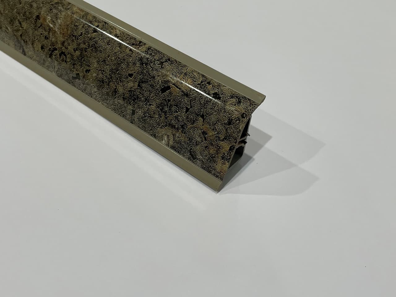 Плинтус кухонный 2100 мм TERMOPLAST AP740