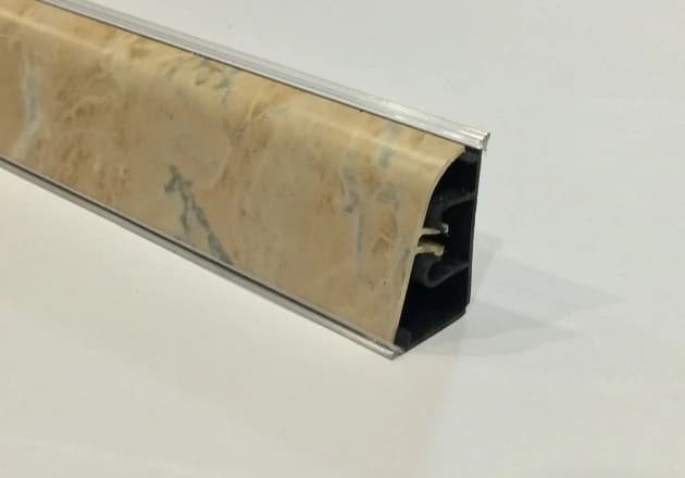 Плинтус кухонный 4200 мм TERMOPLAST Оникс желтый AP740