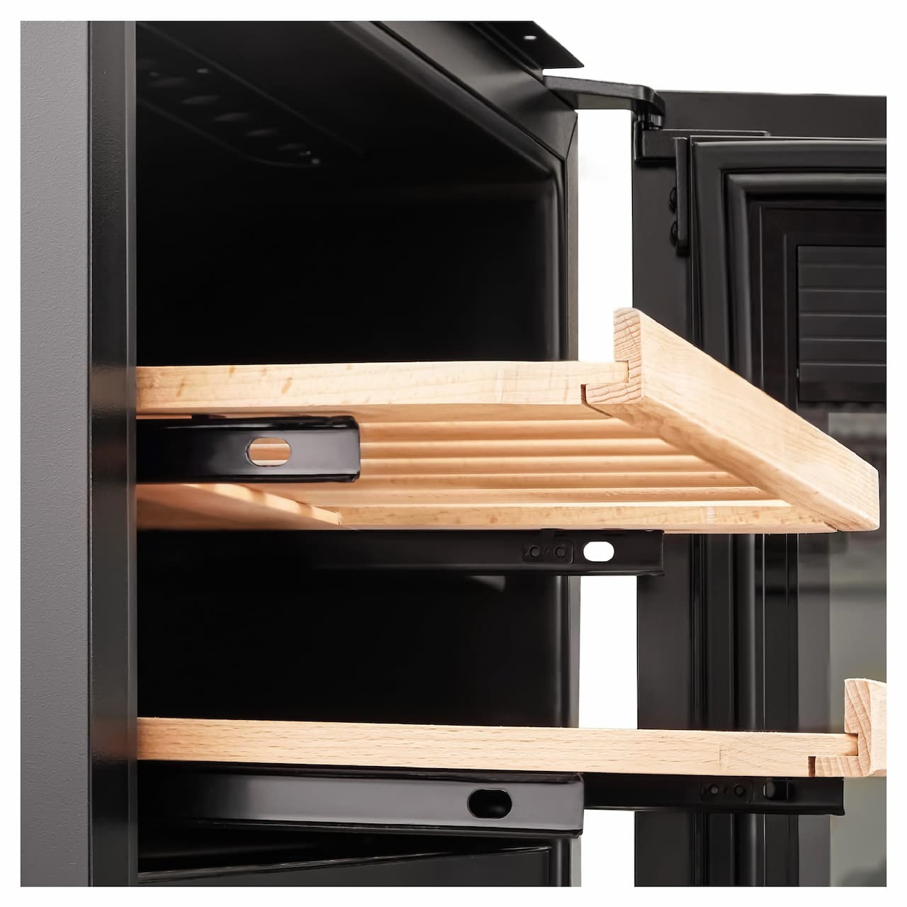 Винный шкаф KORTING Черное стекло KFW 604 DB GN